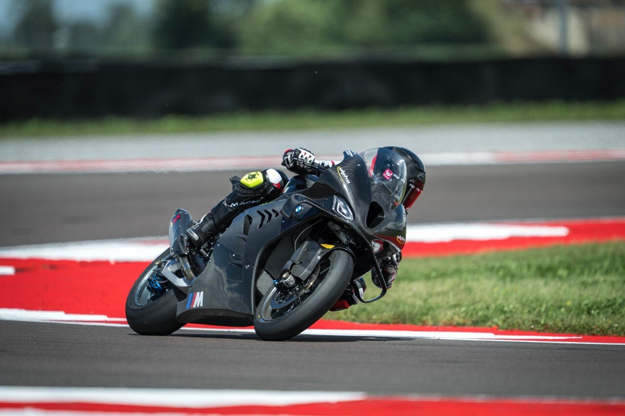 DueruoteTG #238 - Abbiamo guidato in pista la BMW che corre in SBK! 